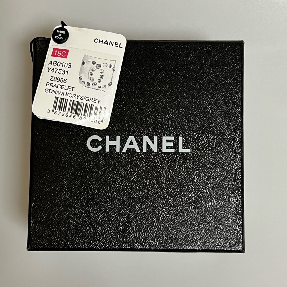 CHANEL Large Jewelry/Accessory gift box